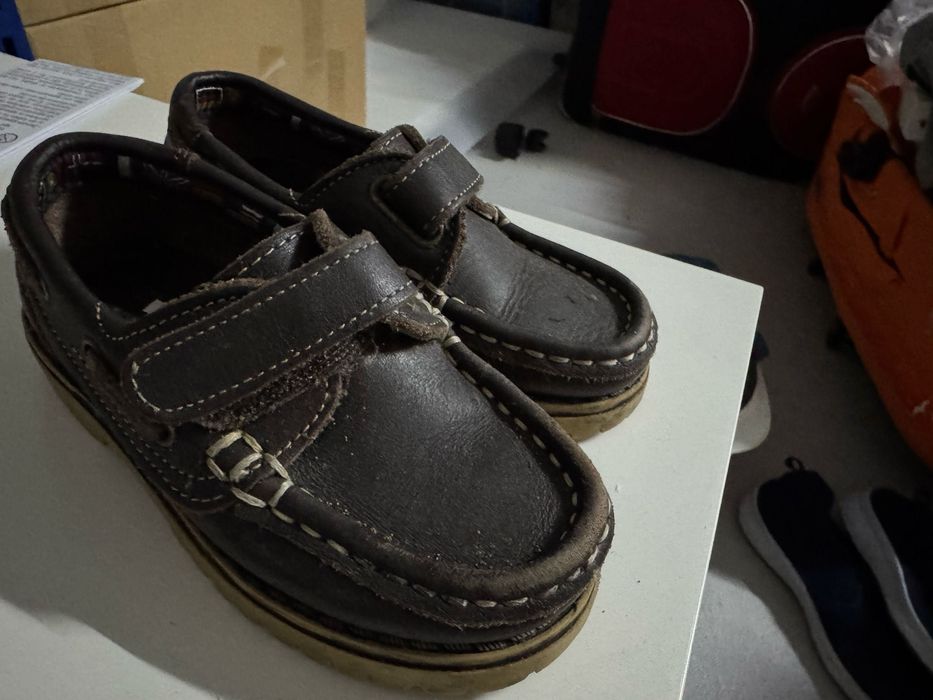 Sapatos castanhos em pele e sola borracha Zippy tamanho 25