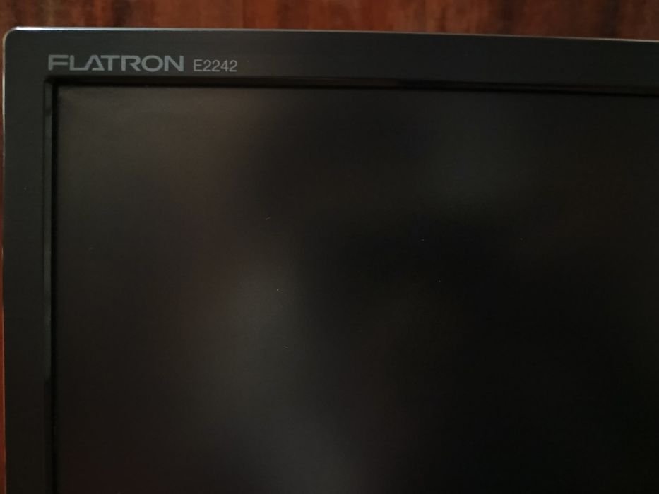 Широкоформатний монітор LG Flatron E2242C-BN