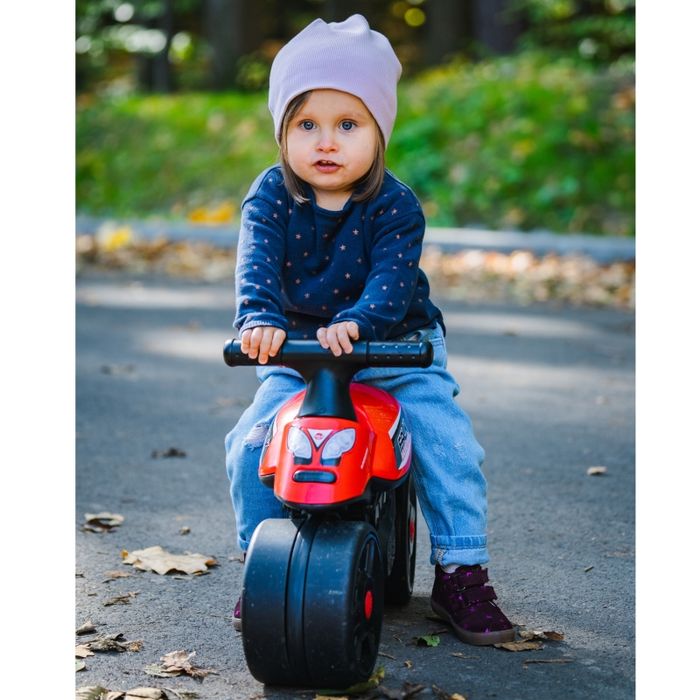 Jeździk Racing Czerwony Szerokie Koła 1+ FALK