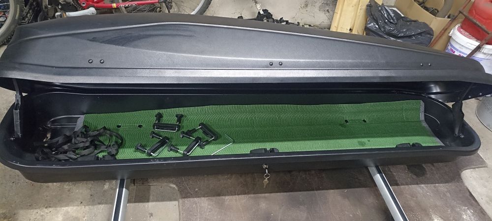 Boks dachowy+ relingi do boksu komplet