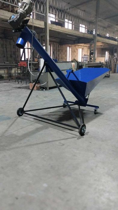 Шнековий навантажувач з підставкою, підбирач, конвеєр, шнек, погрузчик