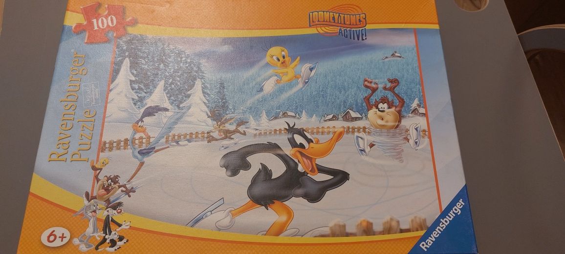 Pięć pudełek puzzli dla dużych i małych