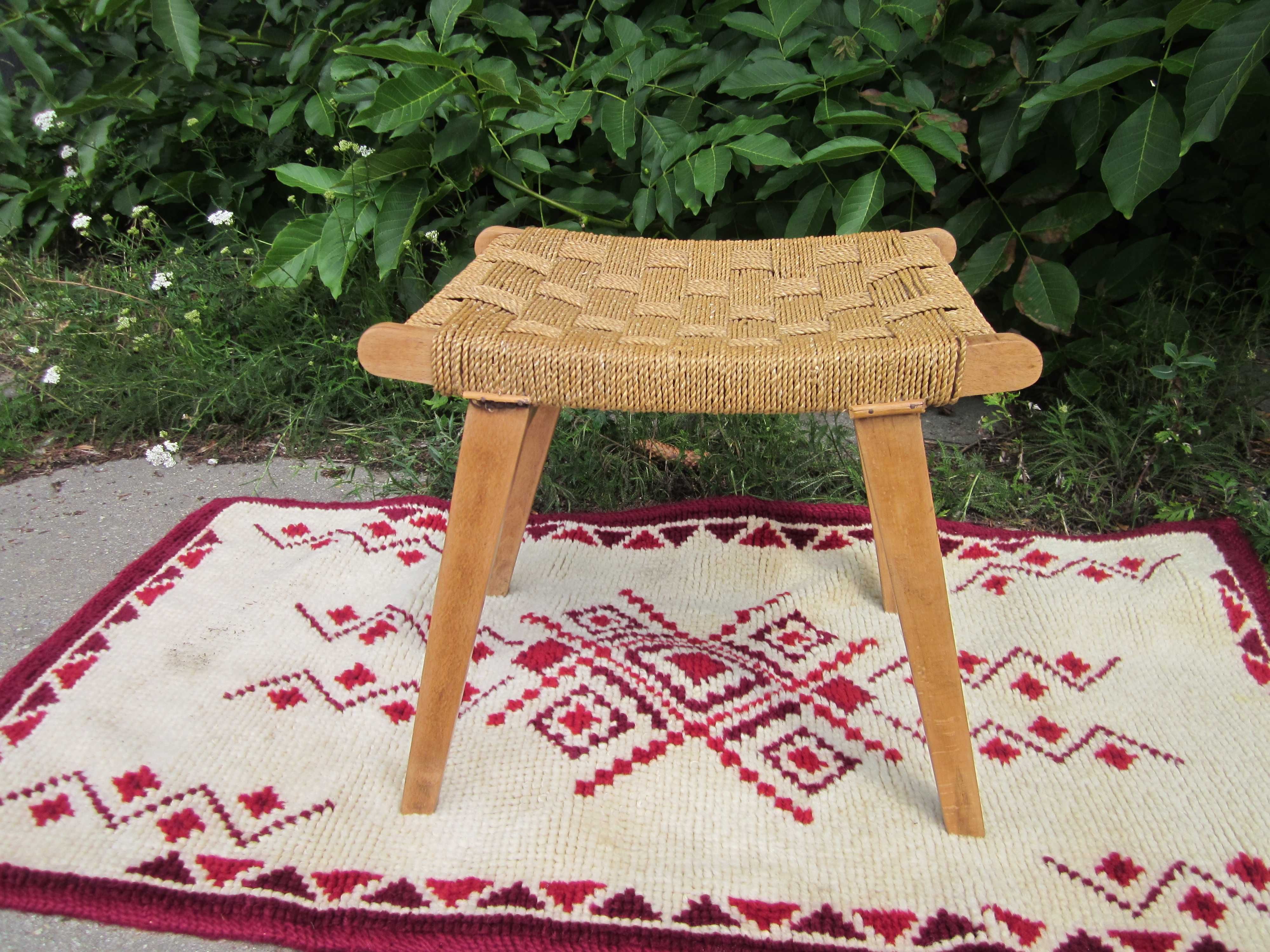 designerski stołek pleciony vintage