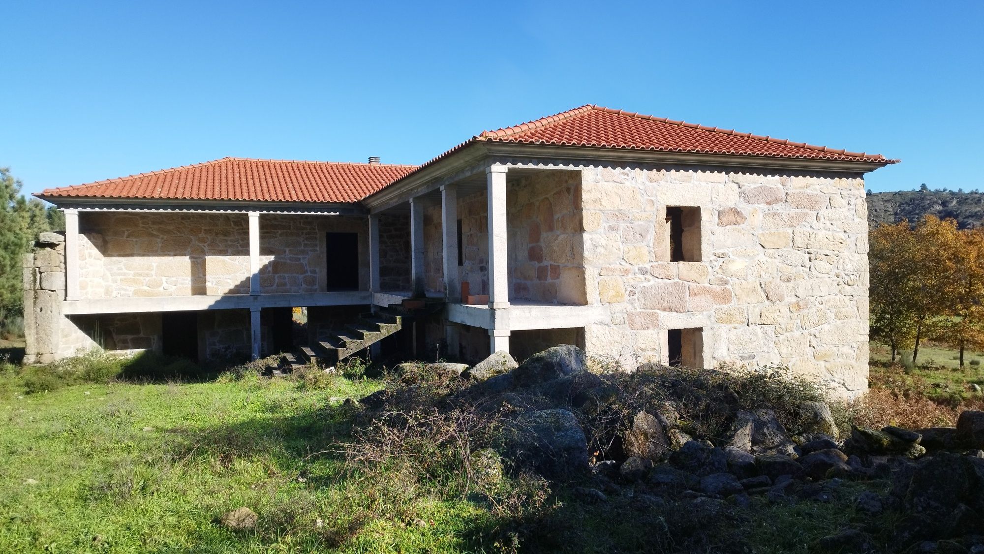 Quinta 7.2 hectares com casa de brasão e com capela