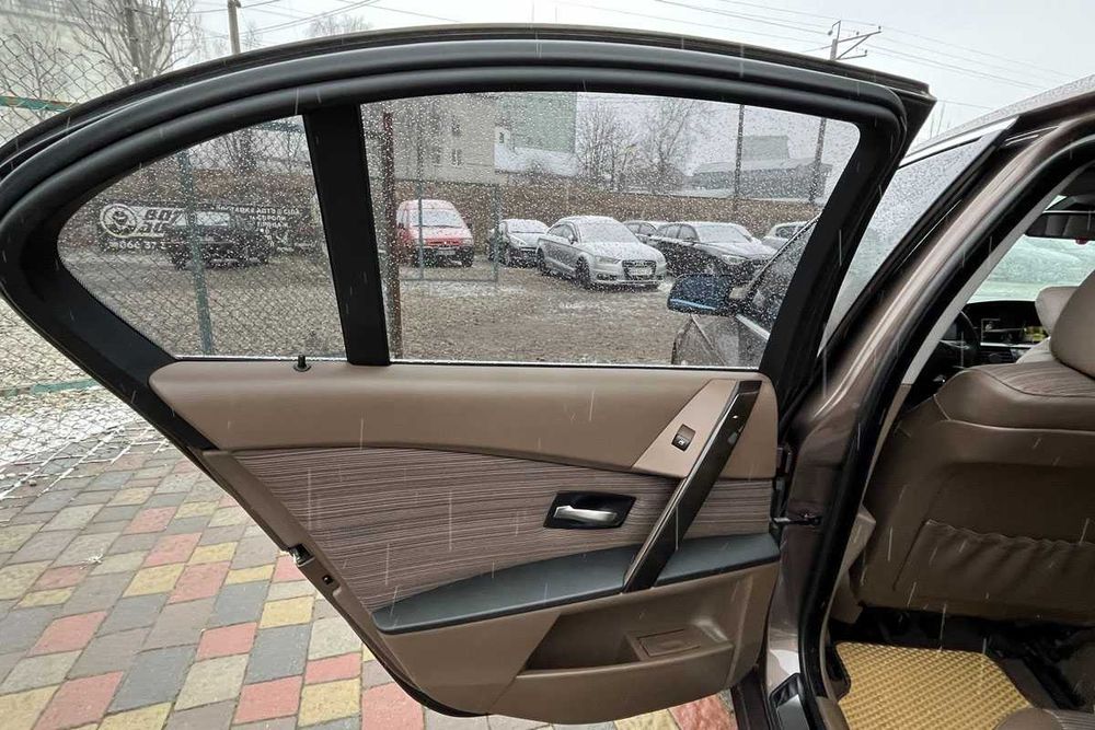 BMW 520I 2004 року