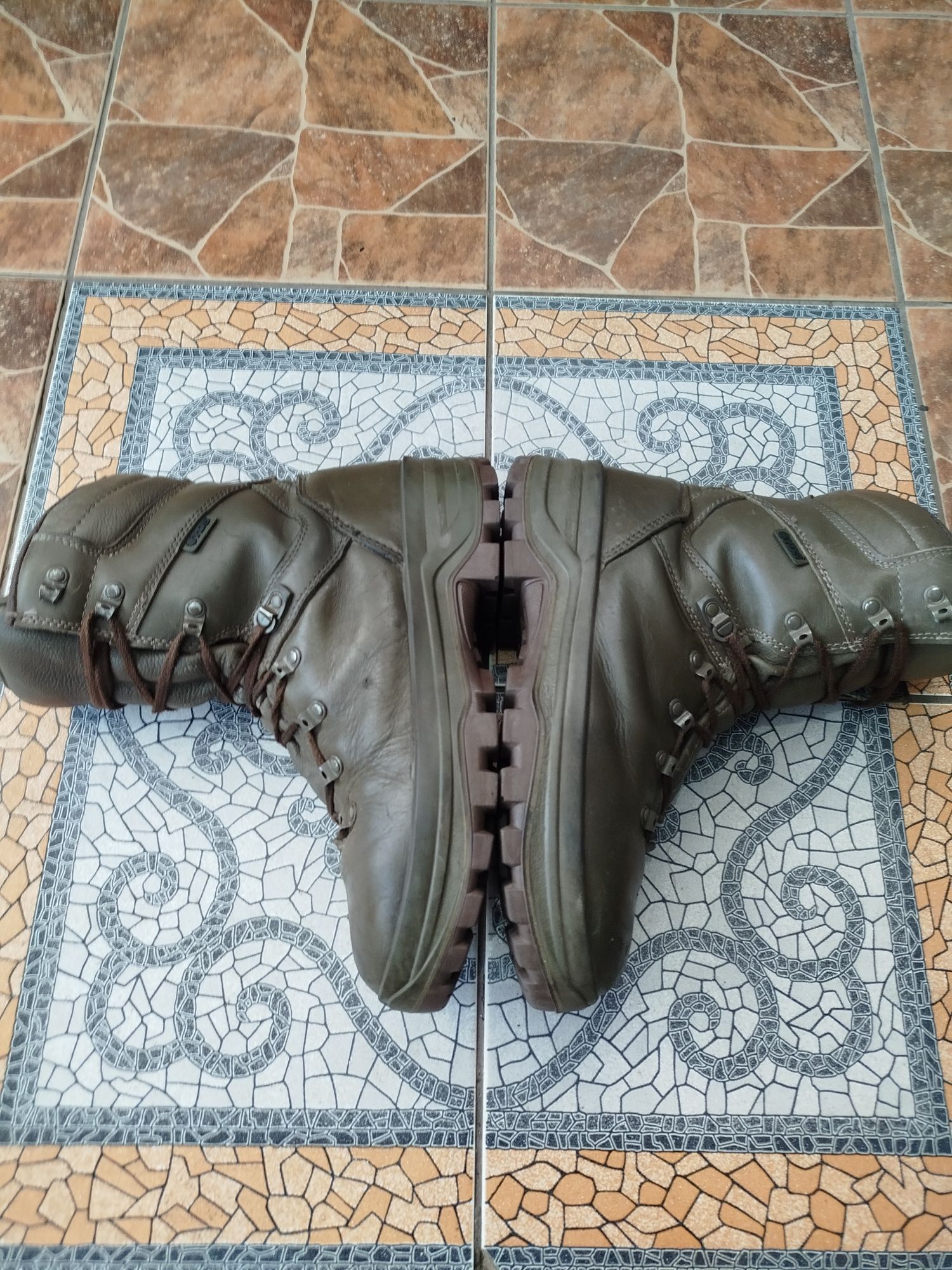 YDS 42.5р. karrimor 42.5р. keen 40р. чоловічі трекінгові тактичні чере