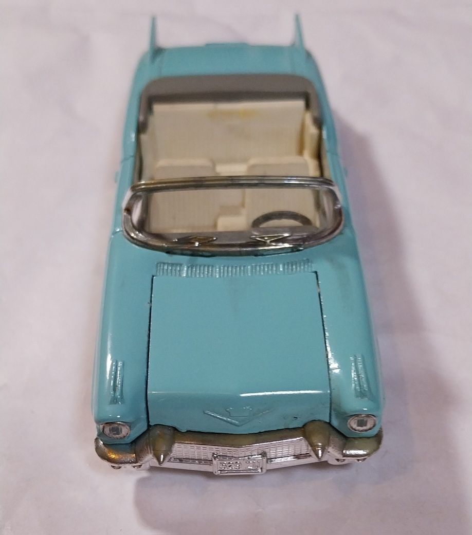 Miniatura Cadillac Eldorado em escala 1/43