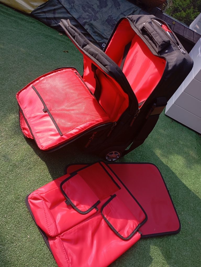 Duża czarna walizka na 2 kółkach, na ramię Magma Bags