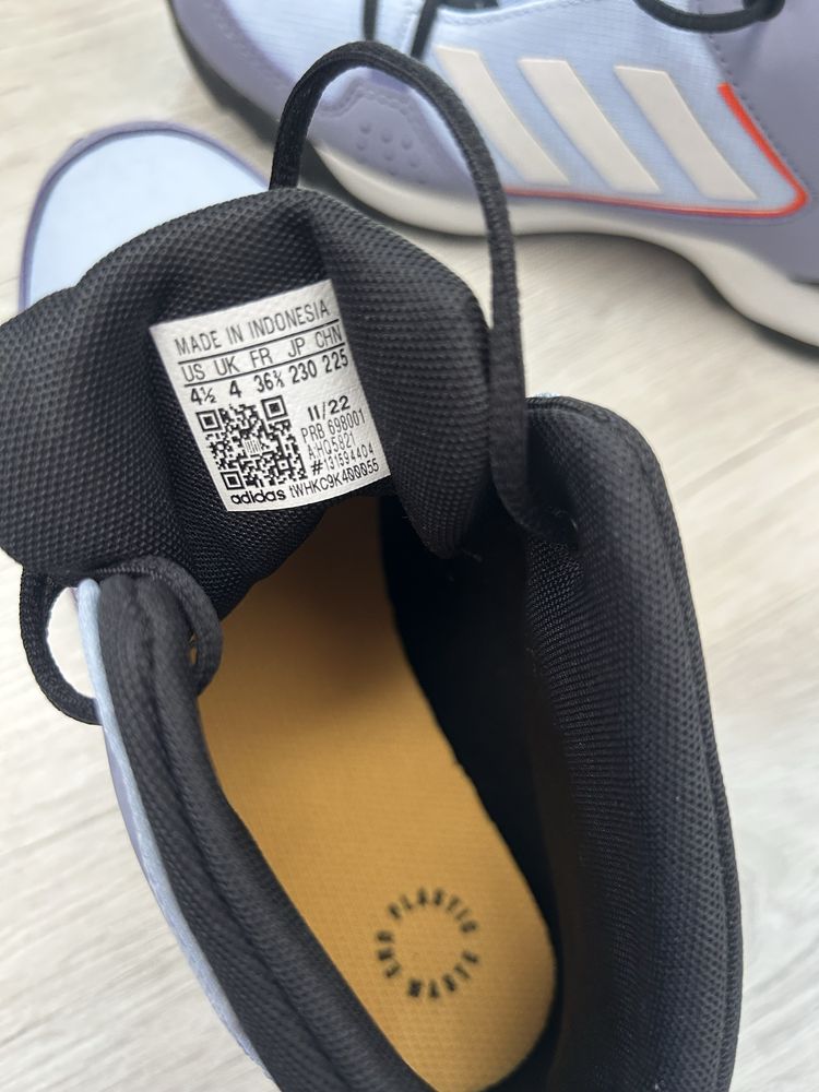 Продам нові ботинки Adidas оригінал