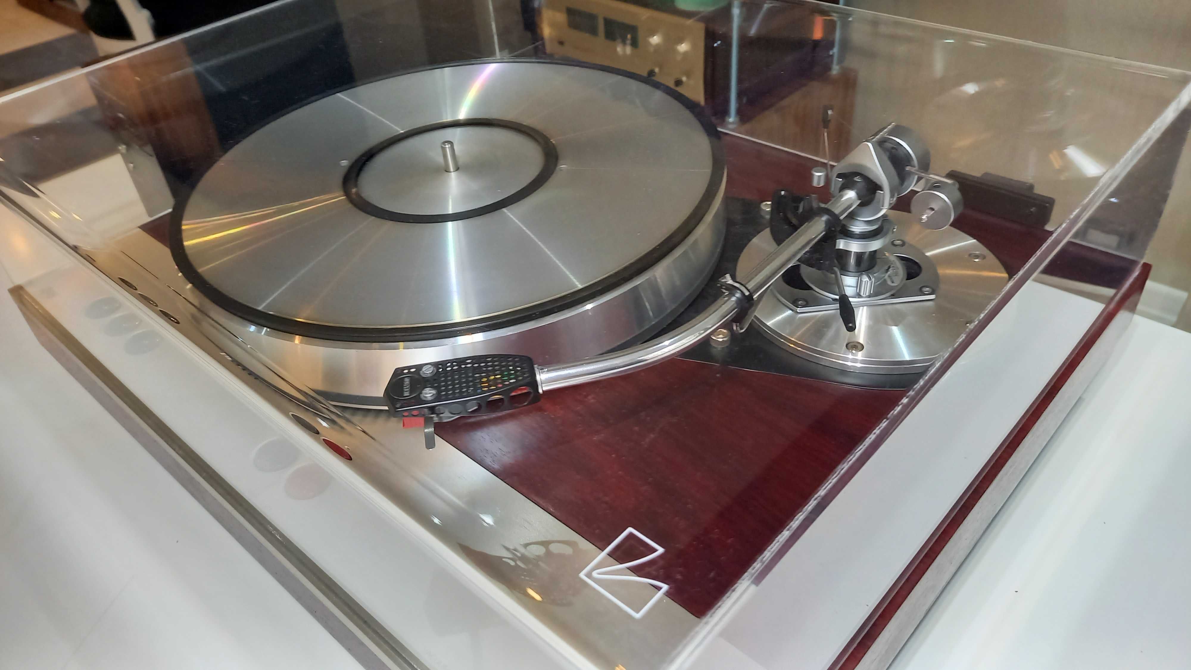 Luxman PD-310 z pompą próżniową, ramię SME 3009 MKII