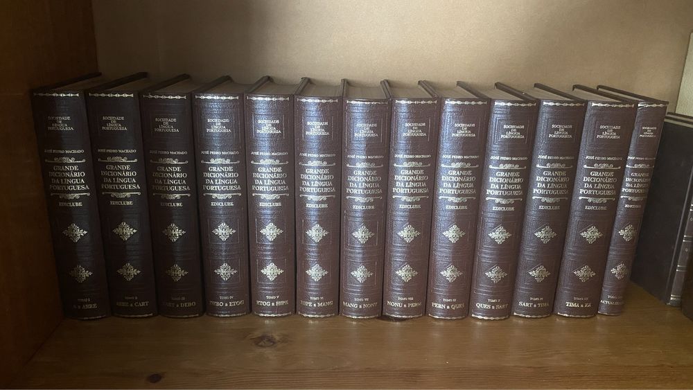 Livros e coleções em Português e Inglês
