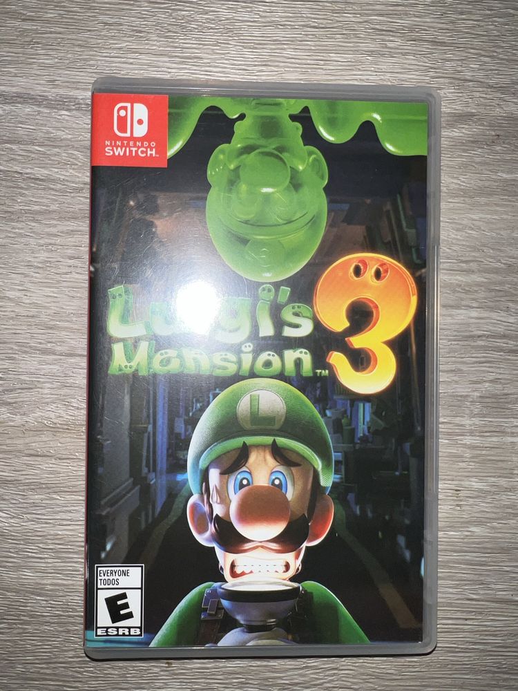 Nintendo Switch V2 com accesórios e um jogo