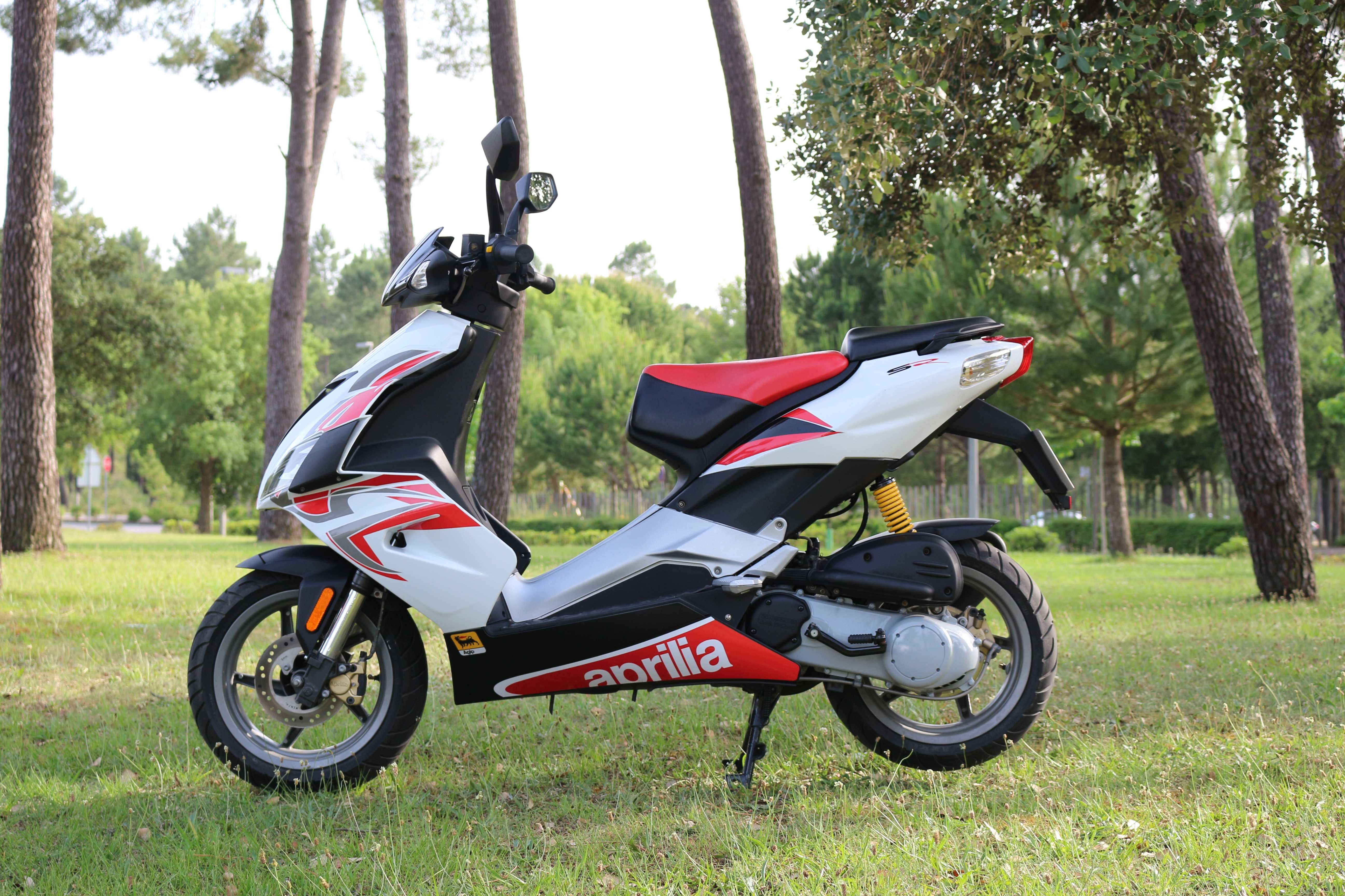 Scooter Aprilia SR 50cc 2 Tempos 3000km 2011