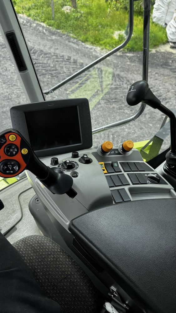 Claas tucano 320