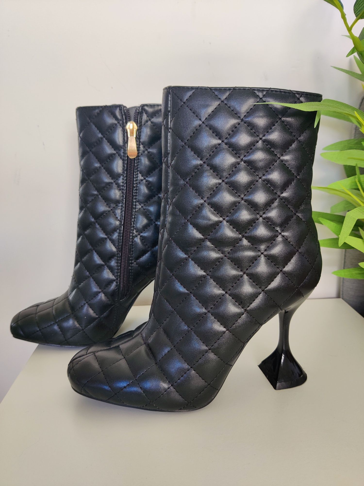 Buty za kostkę wiosenny damskie pikowane czarne słupek kaczuszka 38