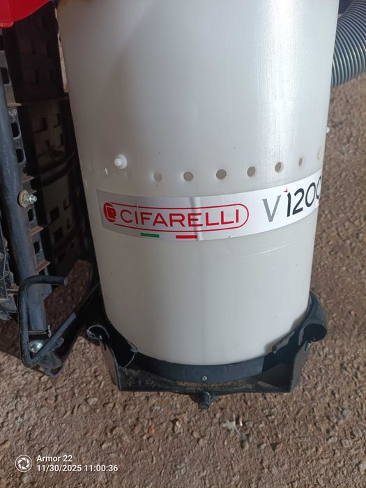 Máquina de apanhar frutos secos ou azeitonas