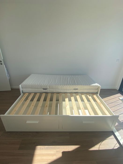 Cama dupla e colchões