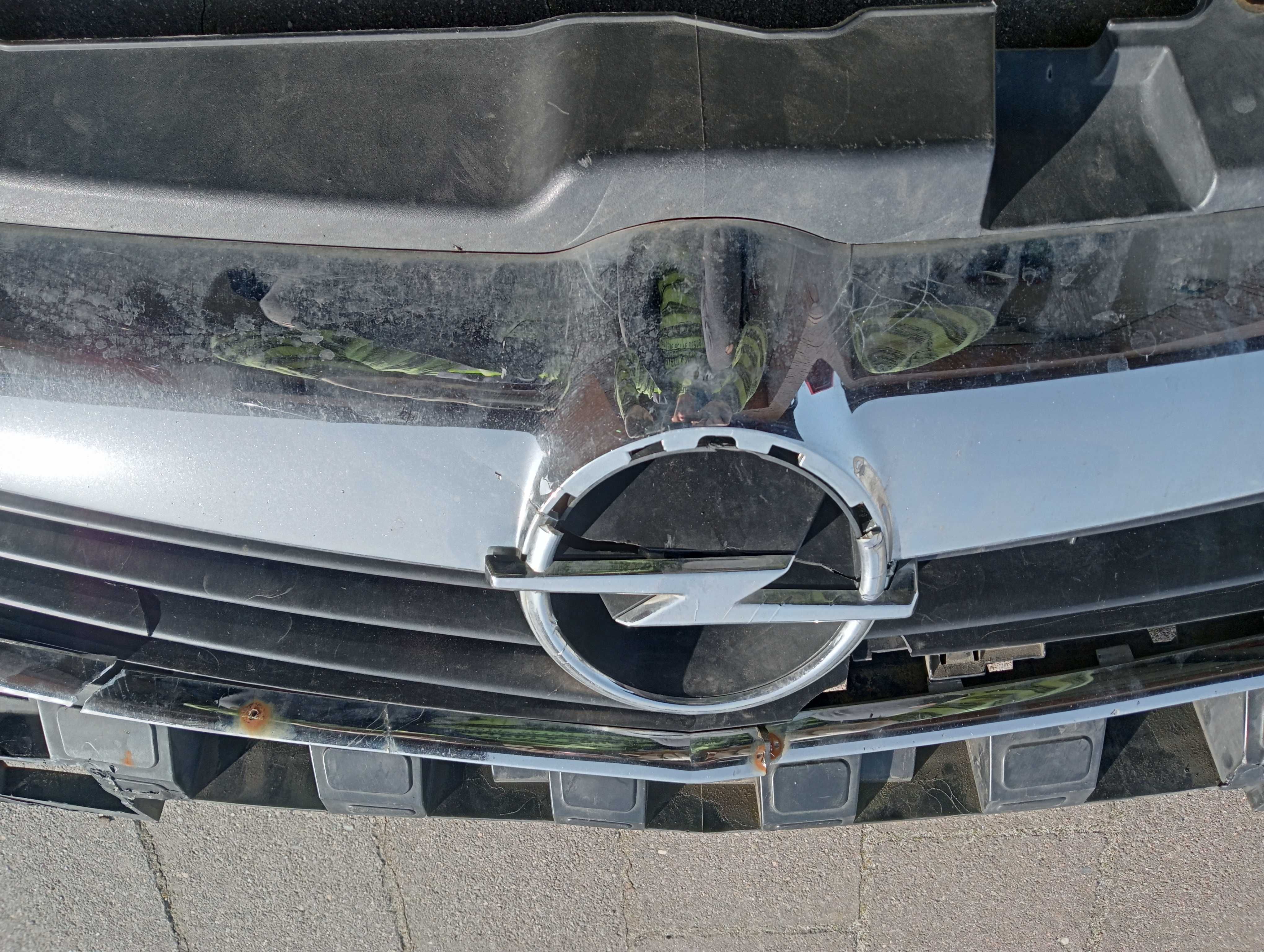 Zderzak przedni Vectra c lift grill