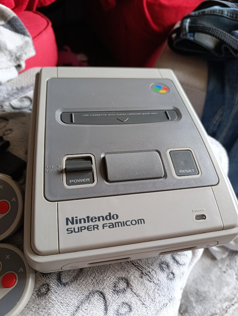 Snes plus 2 kontrolery i 5 gier NTSC