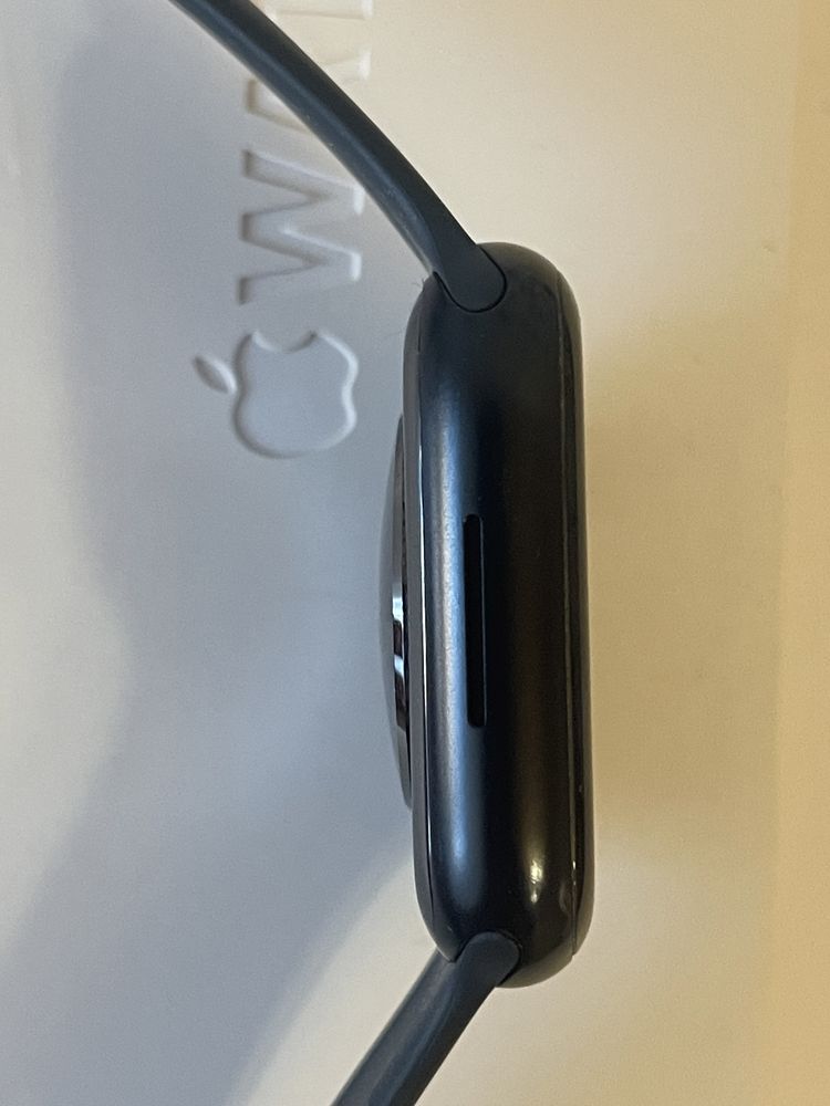 Продам Apple Watch 7 45mm,