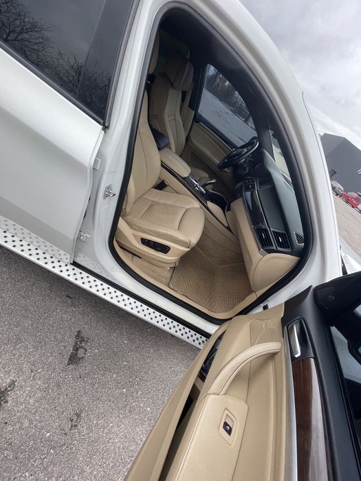 Авто БМВ-х6.