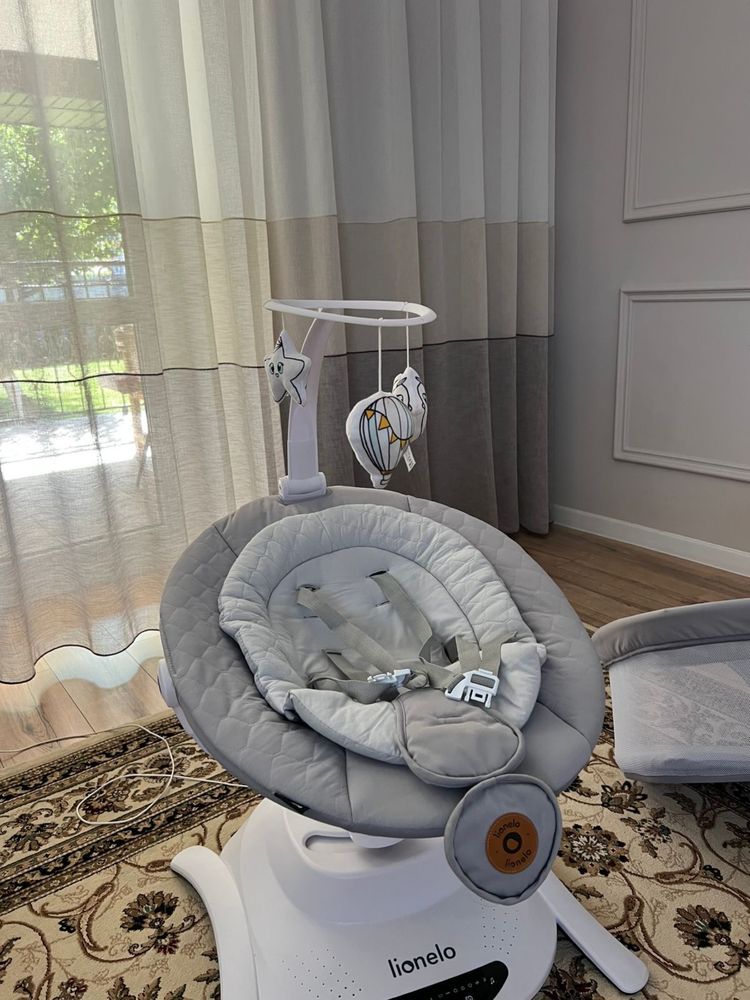 Продам Lionelo 2 в 1 (електрокачеля + люлька)