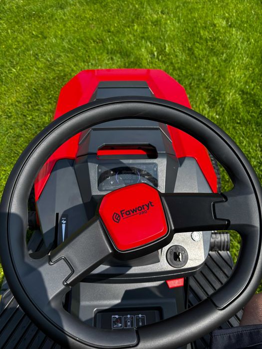 Traktorek Ogrodowy Traktor Kosiarka do trawy zkoszem 18KM Nowy FAWORYT