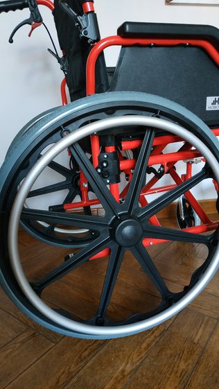 Nowy wózek inwalidzki mobiclinic