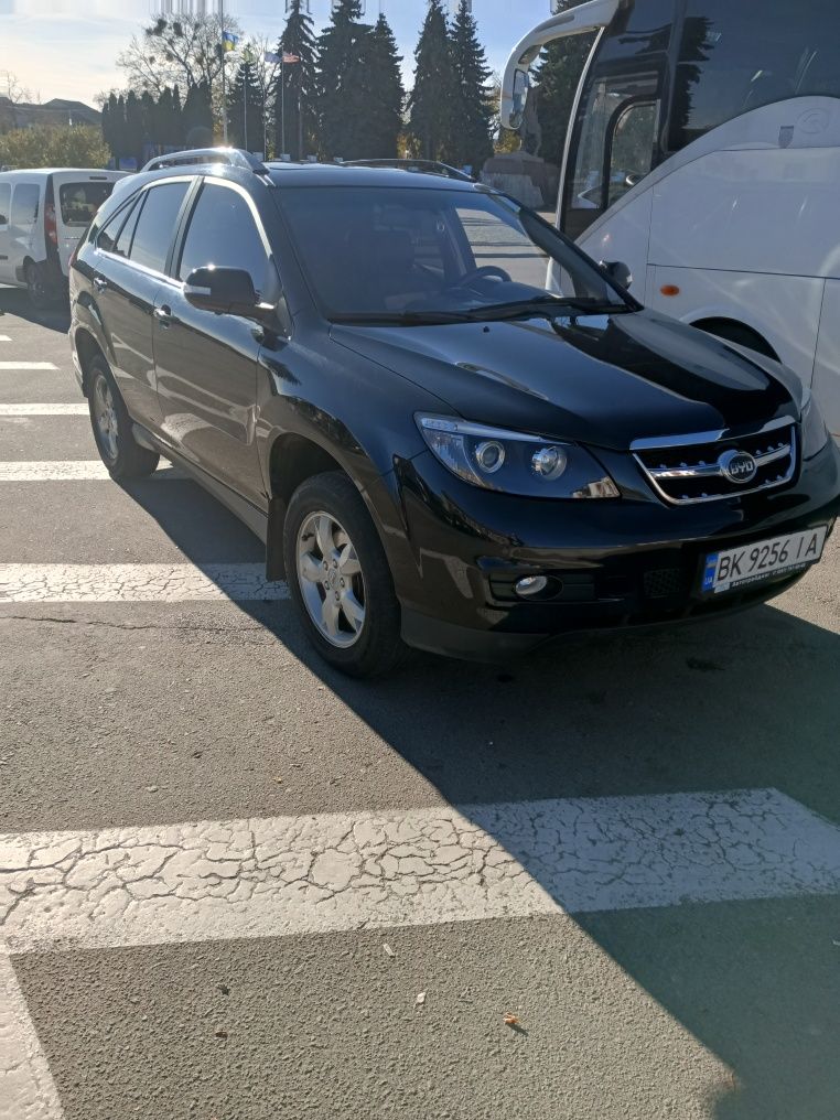 Авто BYD s6 в отличном состоянии.