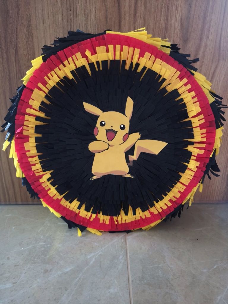 Piniata urodzinowa Pikachu z kijem