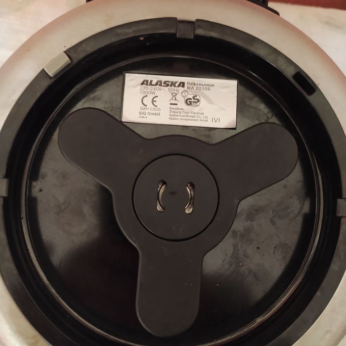 Электро вафельницав нормальном состоянии