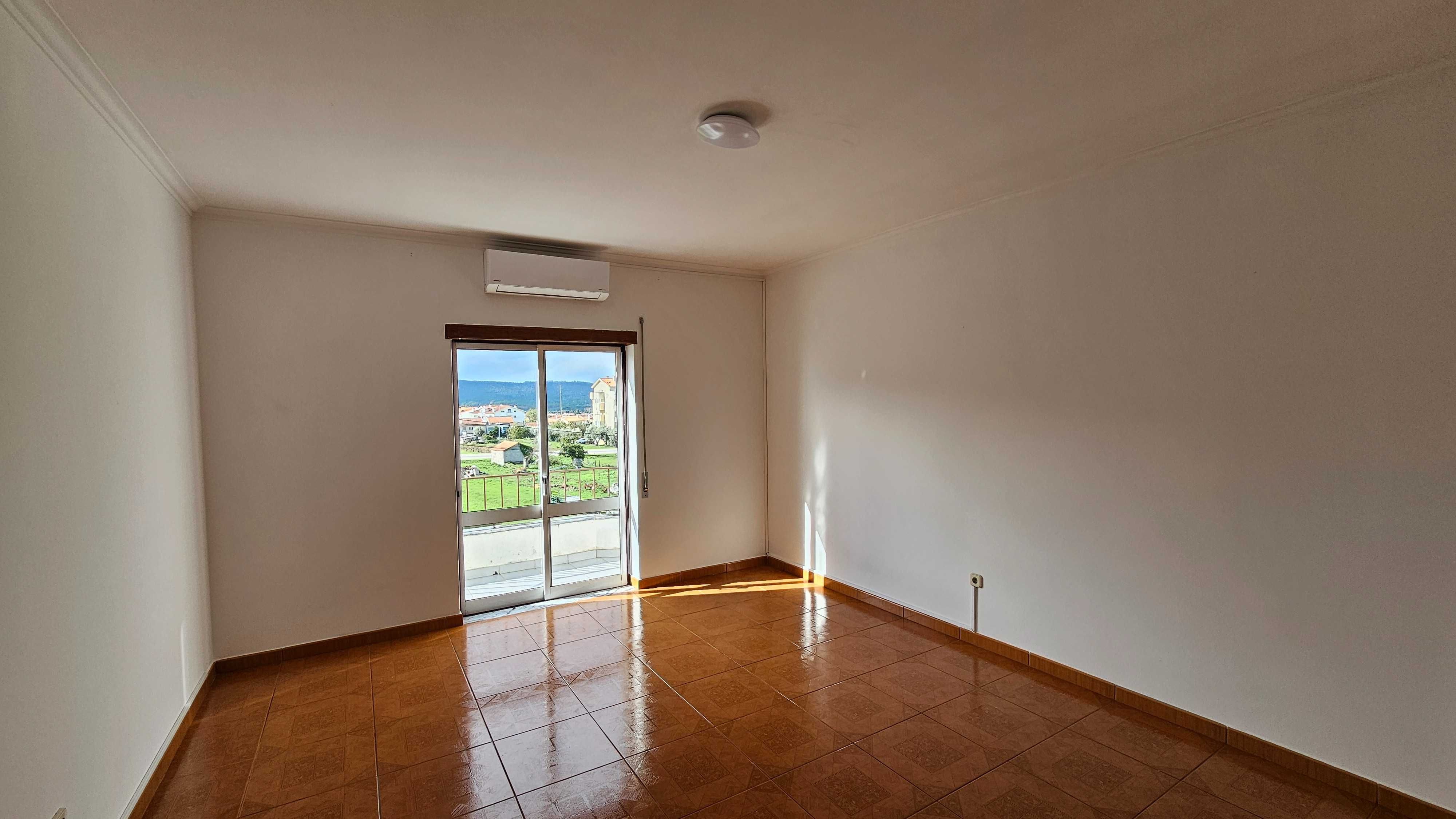 Arrendamento de apartamento T3 com 100m2
