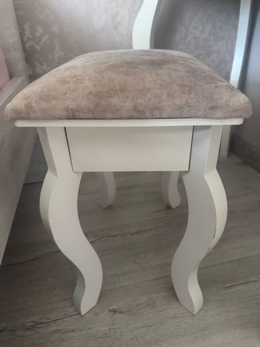 Стол визажный + стул для девочки