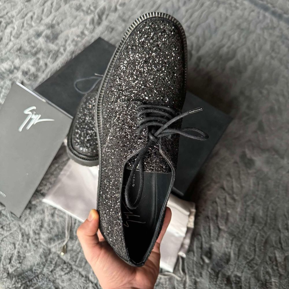 Nowe buty wizytowe Giuseppe Zanotti rozmiar 39 wkładka 25 cm