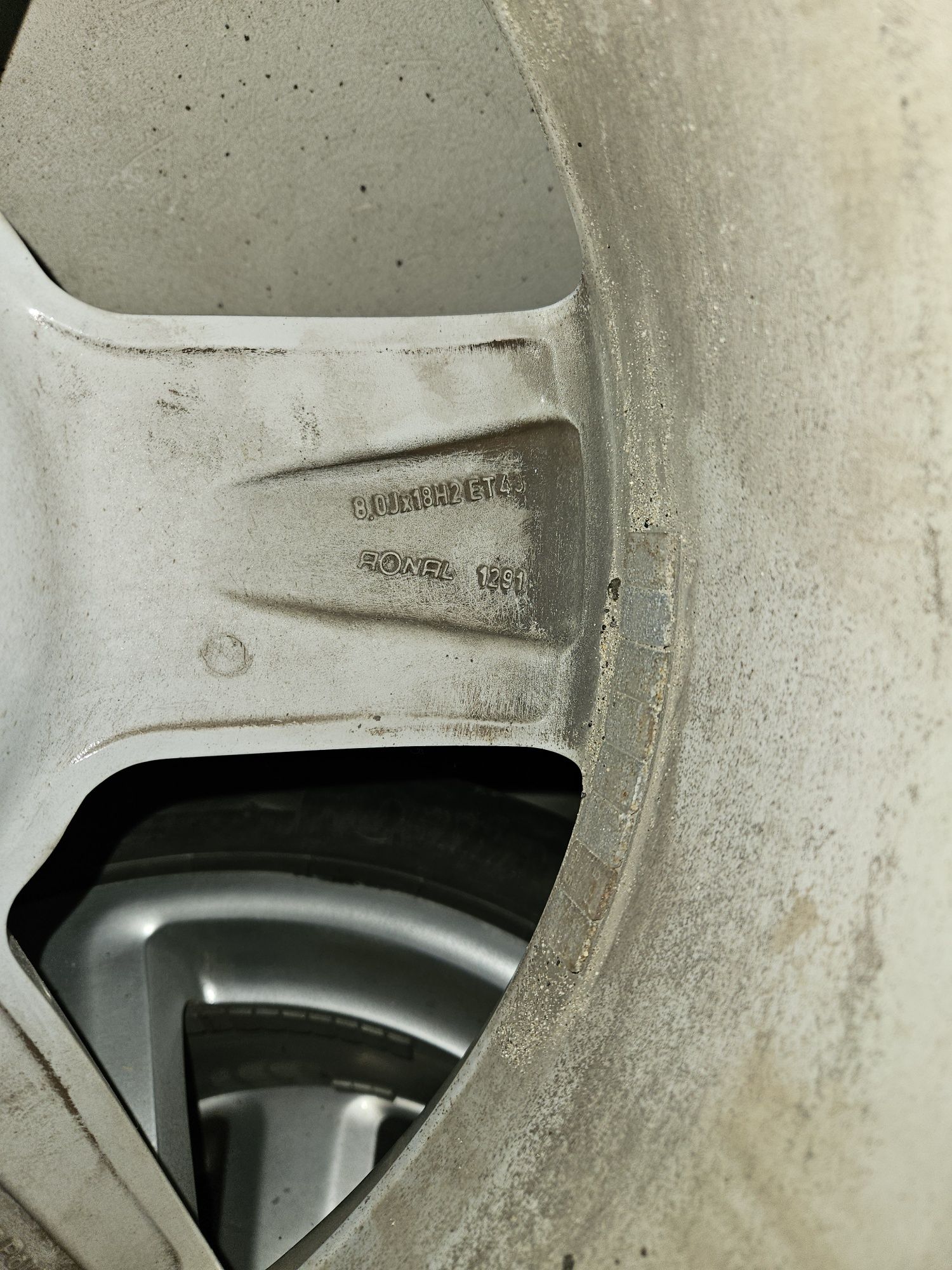 Koła felgi aluminiowe 18 cali z Audi A6 C6 z oponami