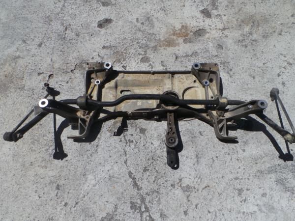 Charriot frente VOLKSWAGEN Scirocco (137, 138)