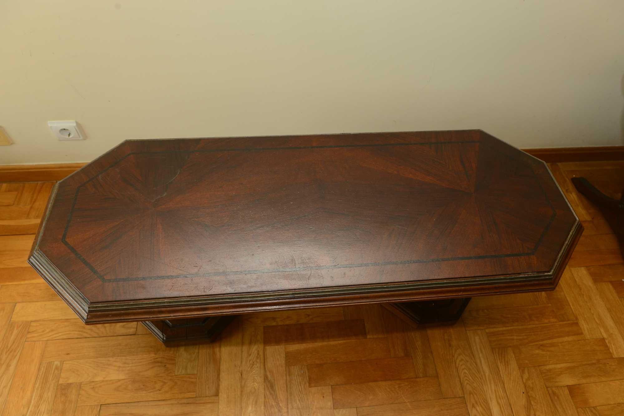 Mesa em madeira.