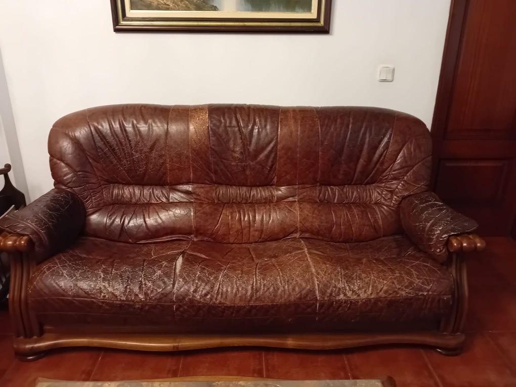 Sofás em pele castanha 3 sofás