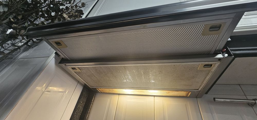 Placa vidro-cerâmica + forno + exaustor