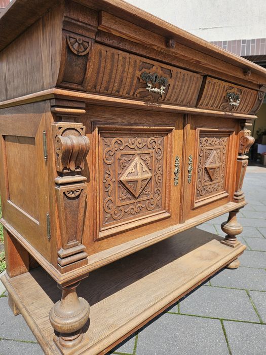 Komoda w Stylu Eklektycznym