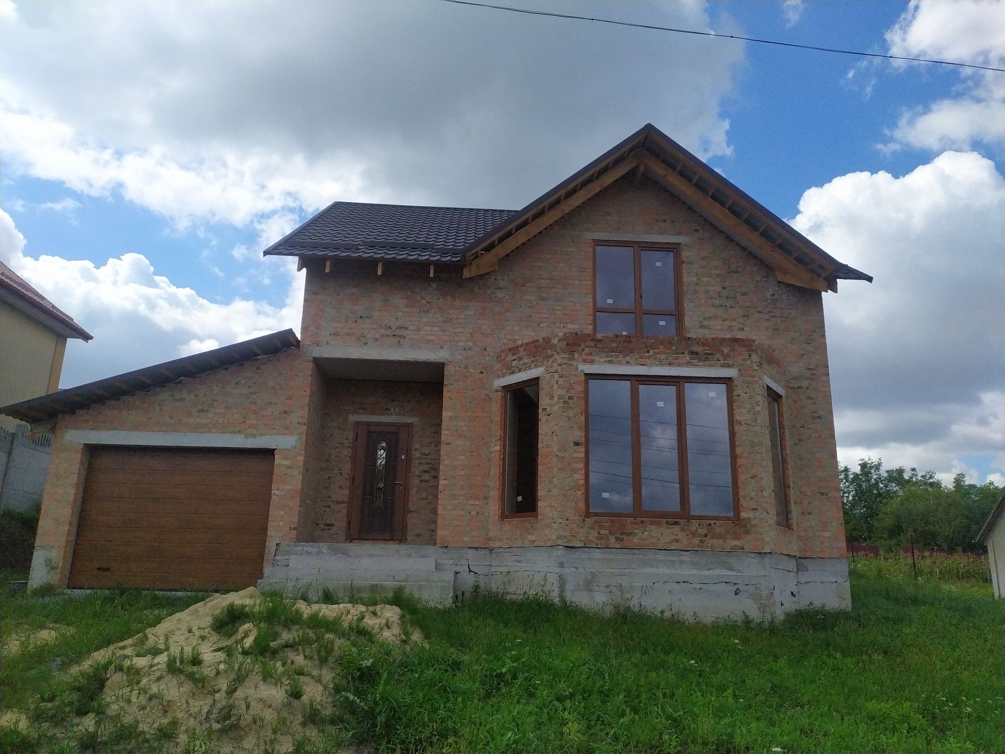 Просторий будинок поруч з містом!