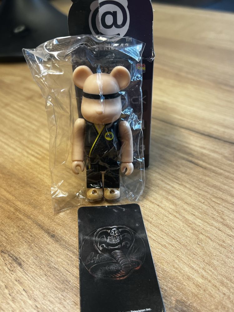 Bearbrick seria 43 Cobra Kai