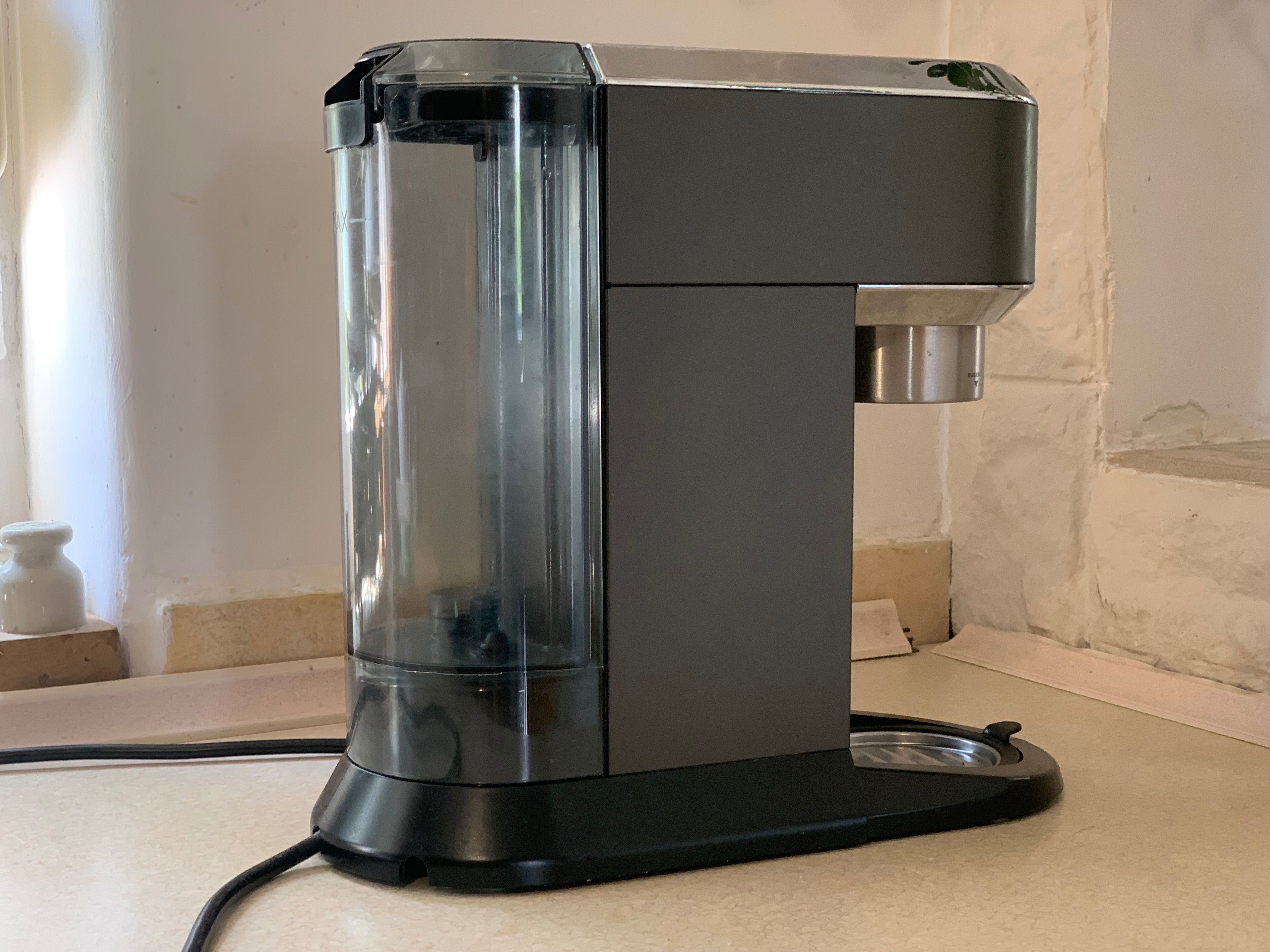 Ekspres do kawy DeLonghi Dedica EC685.BK