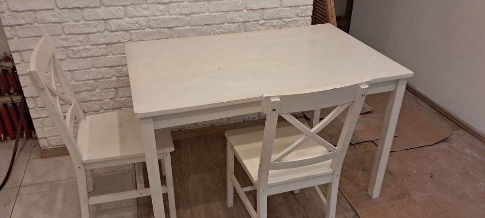 Стіл і 2 крісла, білий колір, потребує фарбування