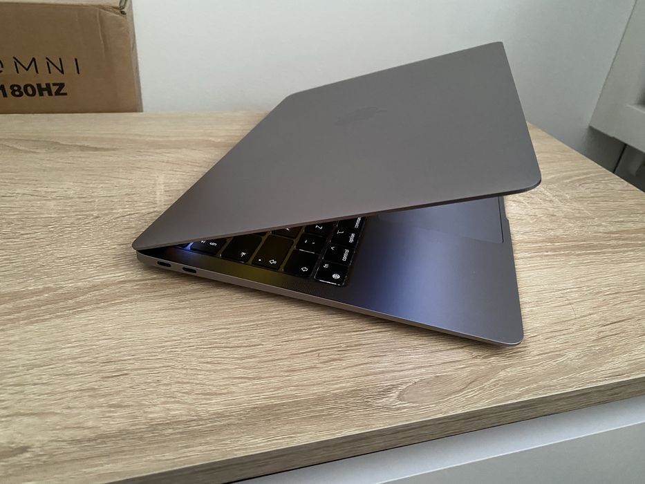 Apple Macbook Air M1 8/256 A2337 Ideał Pierwszy właściciel Faktura