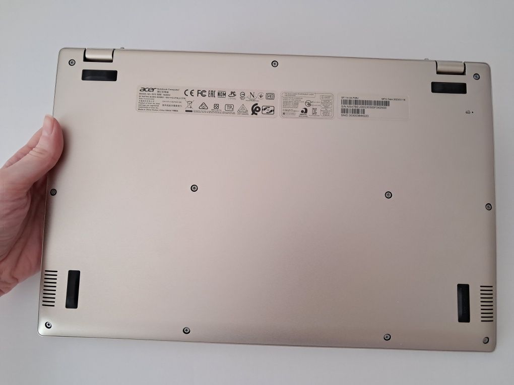 Ноутбук Acer Swift 1 Gold.