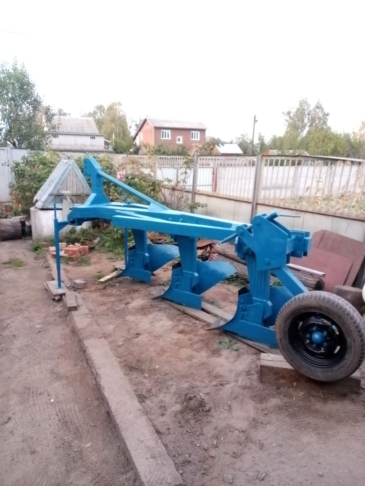 Продам плуг 3*35