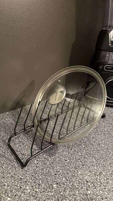 Uchwyt na talerze pokrywki