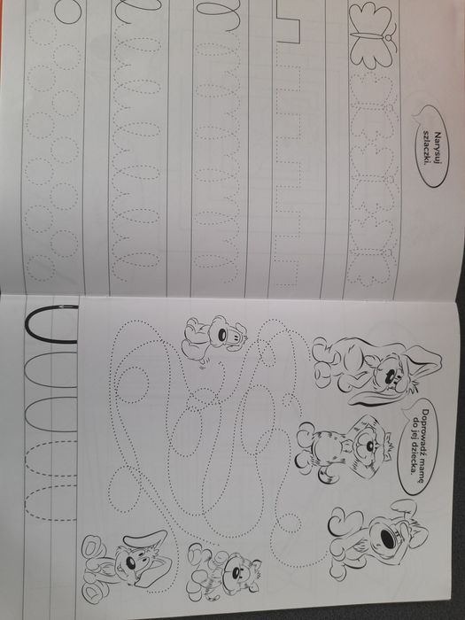 Rysuje zygzaczki I szlaczki że strusiem, z królikiem