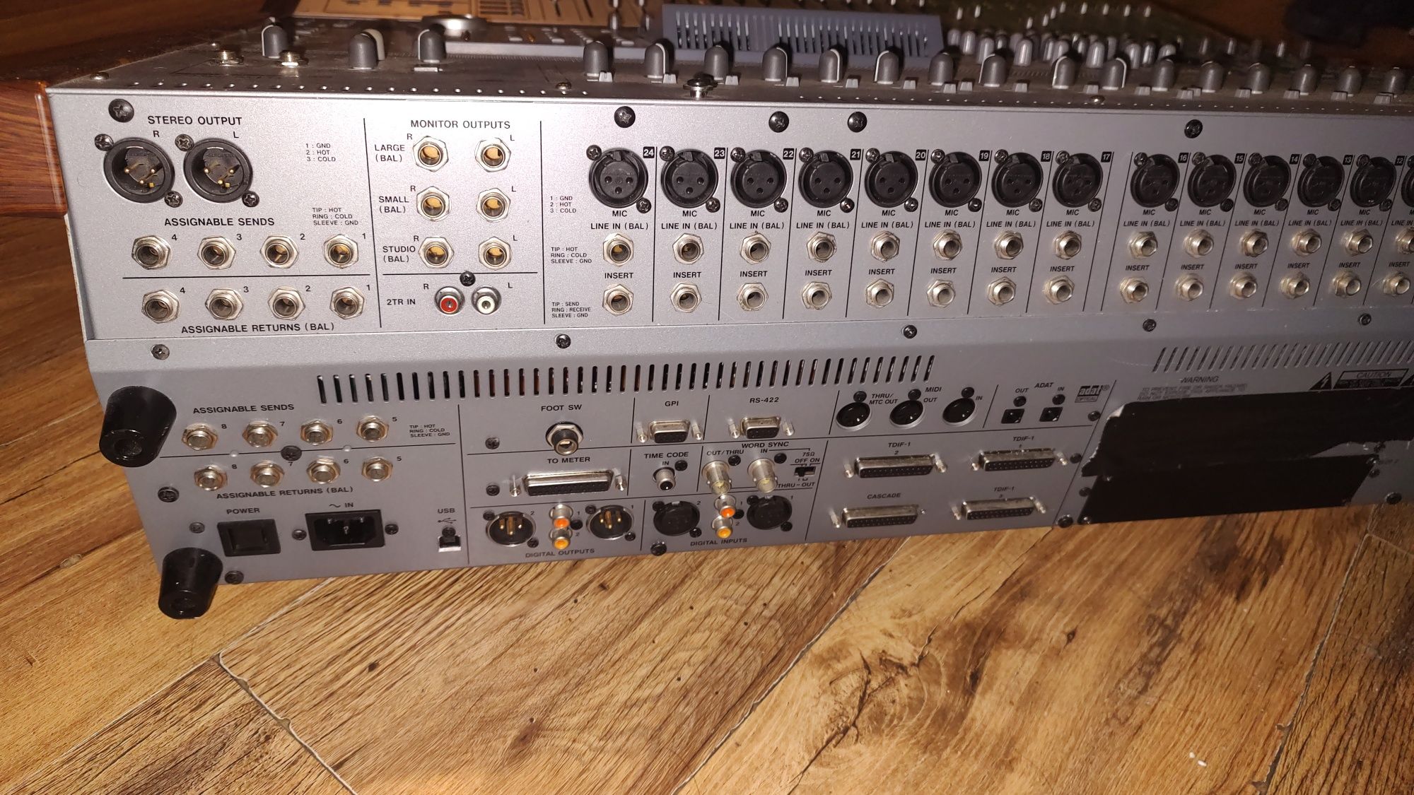 Mixer audio - TASCAM DM-4800 + meterbridge